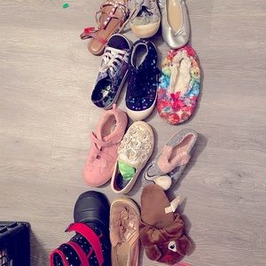 Girls size 11/12 shoes!